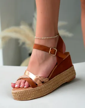 Sandales Femme Camel Compensées avec Lanières Métallisées Rose Gold et Effet Tressé