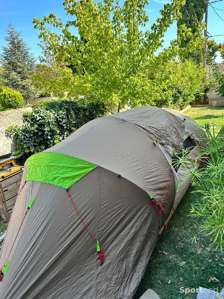 Tente camping 4 personnes xl d'occasion Ajouté le : 11/08/2023